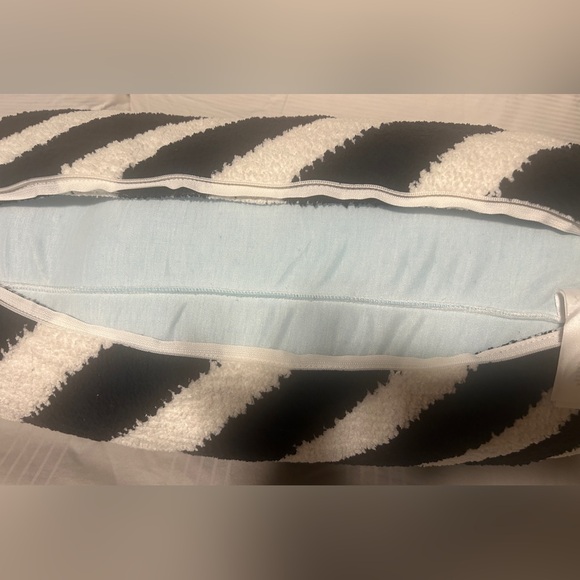 Black and White Oversize Lumbar Pillow
Sunday Citizen - Picture 9 of 9